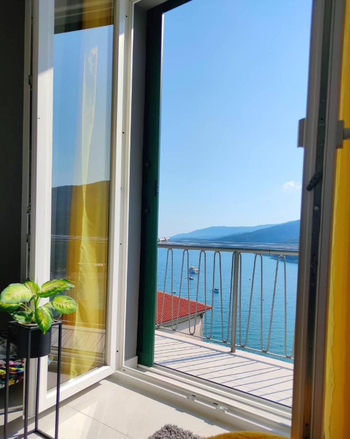 Apartment Noemi With A Direct Beach View Рабац Екстер'єр фото