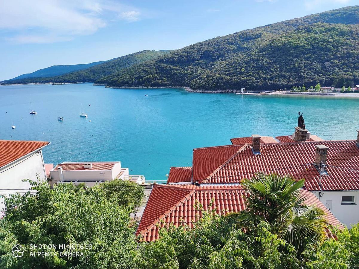 Apartment Noemi With A Direct Beach View Рабац Екстер'єр фото