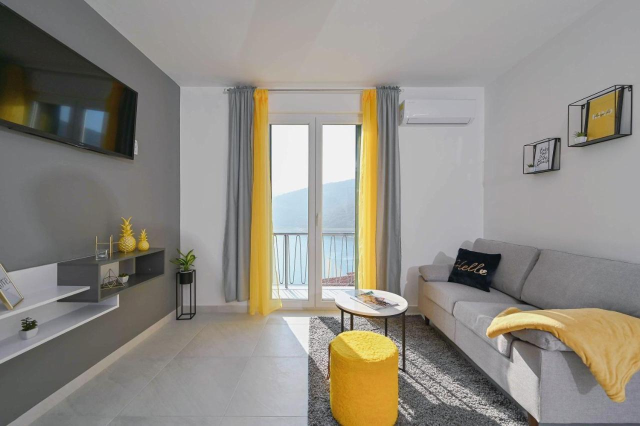 Apartment Noemi With A Direct Beach View Рабац Екстер'єр фото